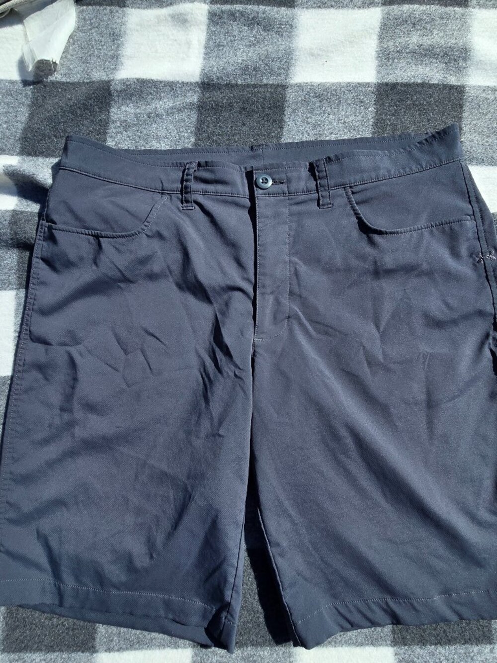 Under Armour Men's size 36 shorts, Gray, VGUC